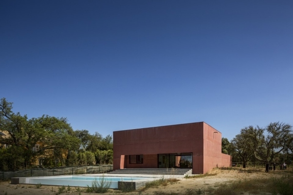 haus mit minimalistischer architektur in portugal schlicht