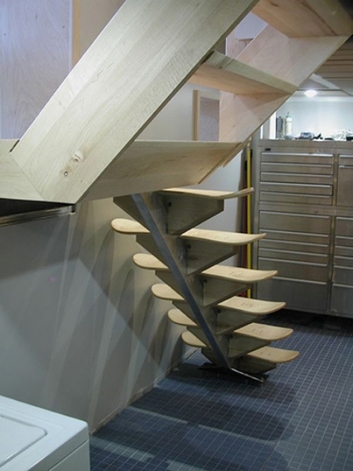 ideen für upcycled möbeldesign skateboard treppenhaus