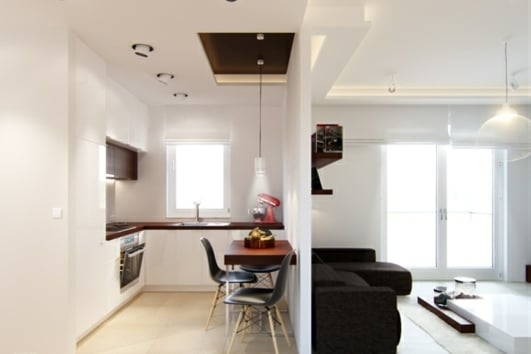 kleine Küche einrichten planen-weiße schwarze Stühle Essplatz