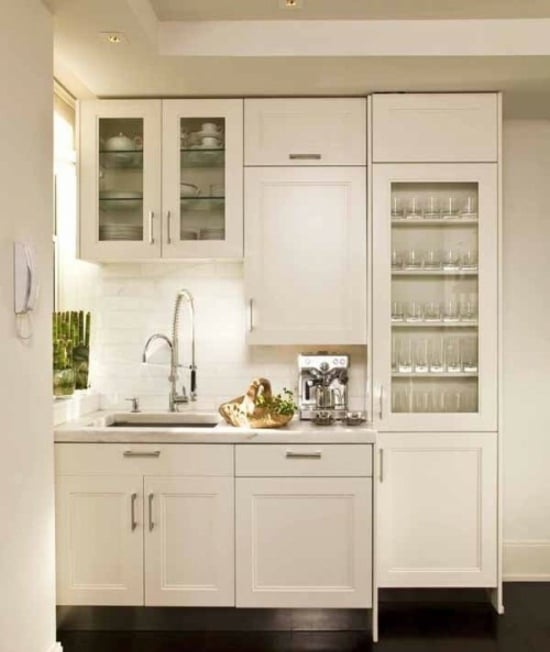 kleine komplett weiße Küche einrichten Designs