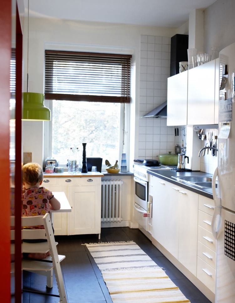 kleine-kuche-essplatz--weiss-schlicht-simple-funktional-kleinwohnung