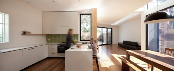  weiße Einbauküche Wohnzimmer einrichten