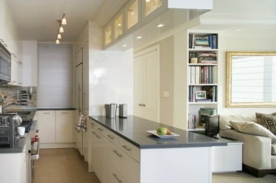 kleine weiße Küche Wandschrank Küche und Wohnzimmer