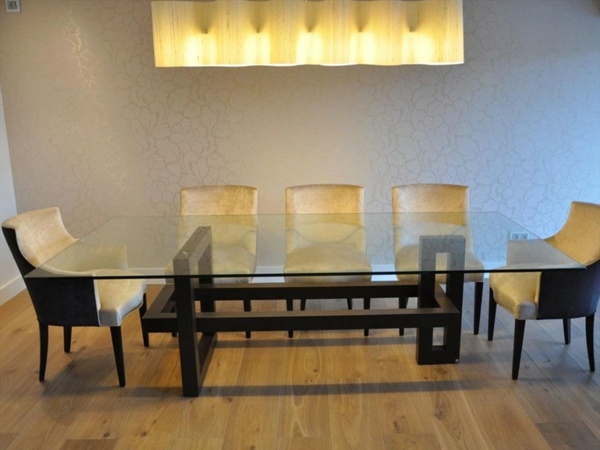 luxuriöses Esszimmer Design Beige schwarze Stühle