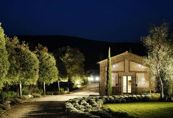 luxus villa in italien arrighi eingangsstrasse