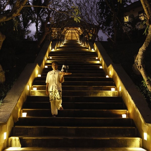 luxusresort indonesien bali beleuchtung treppen