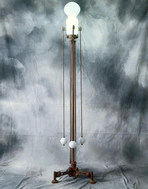 moderne Stehlampe Metall Gestell Design 