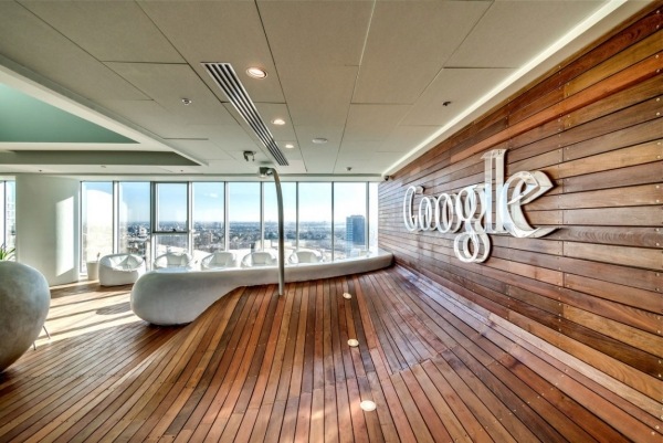 moderne office einrichtung von google holzverkleidung