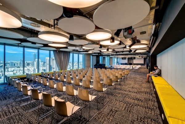 moderne office einrichtung von google konferenzraum