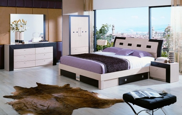moderne schlafzimmer einrichtung hell lila pelzteppich