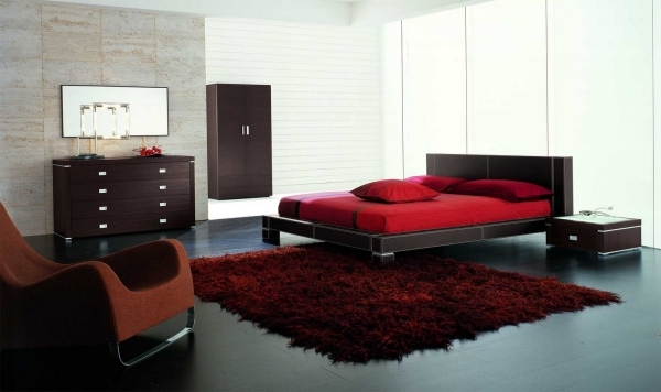modernes schlafzimmer einrichtung rot braun flokati teppich