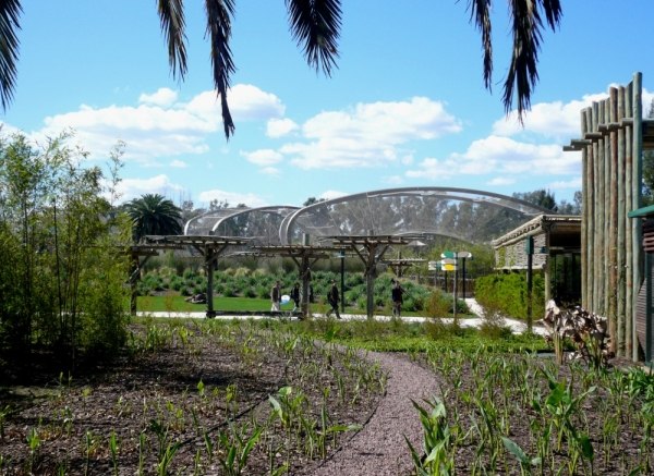 modernes design biopark in argentinien vögelhabitat