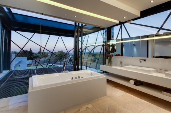 modernes designer haus mit geometrischen formen badezimmer