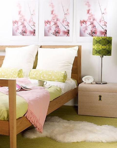 schlafzimmer-Frühlingsdeko-farben-ideen-rosa-blüten