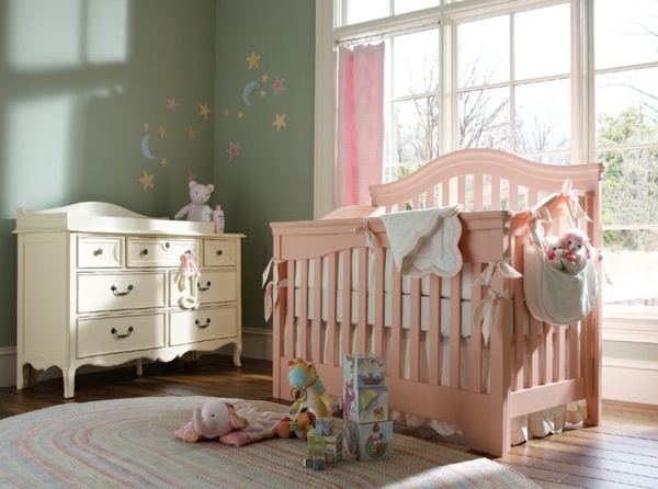 süßes rosa Bett-Babyzimmer Design 