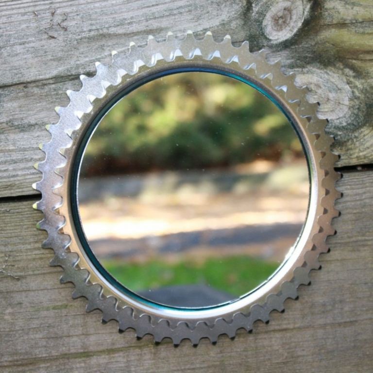 upcycling ideen mit fahrradteilen zahnraeder spiegel idee silber modern