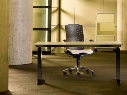 Моdernes Büro Sitag Reality Drehstuhl Höhenverstellbarer Tisch