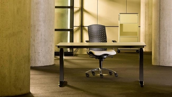 Моdernes Büro Sitag Reality Drehstuhl Höhenverstellbarer Tisch