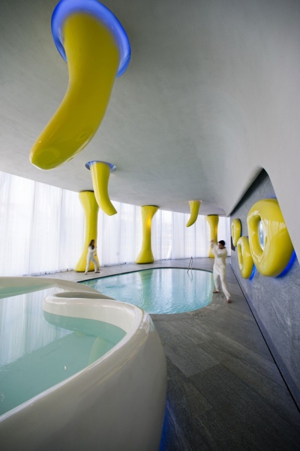 B4 Milano boutique hotel badhalle skurille formen gelb