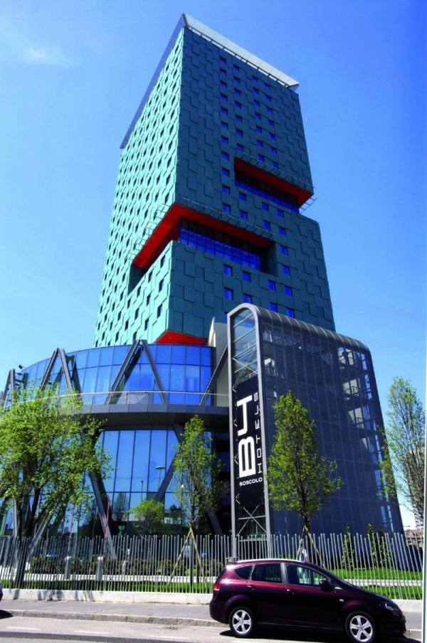 B4 Milano boutique hotel beeindruckender turm glasfassade