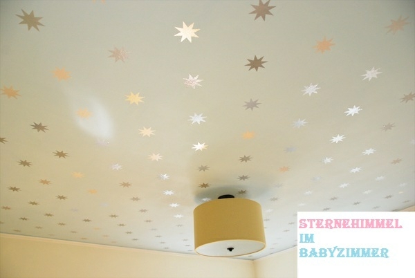 Babyzimmer Decke gestalten Sterne kleben Dekoidee
