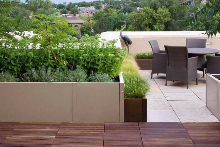 Balkon-Terrasse-meditterrane-Pflanzen-Gartenstauten
