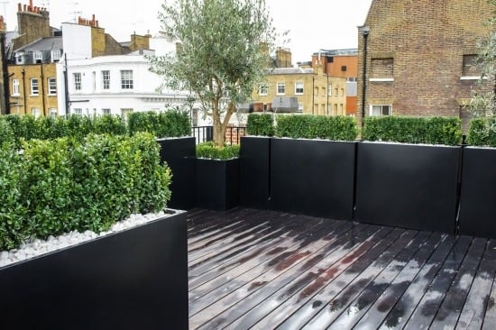 Dachterrasse Bespannung-Blumentöpfe Holz belag Sichtschutz-Idee