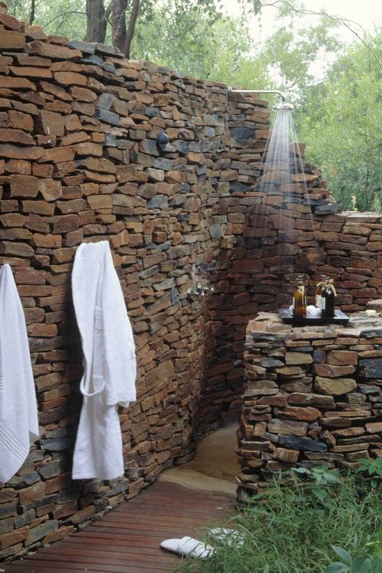 Dusche Garten steinmauer gestapelt duschkopf