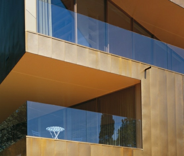 Element Balkon Glas Geländer Metall Detail 