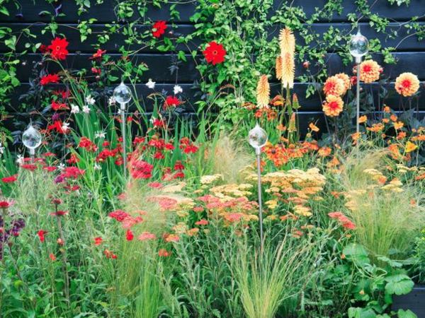 Garten Ideen Frühling Blumen Landhausstil Beleuchtung