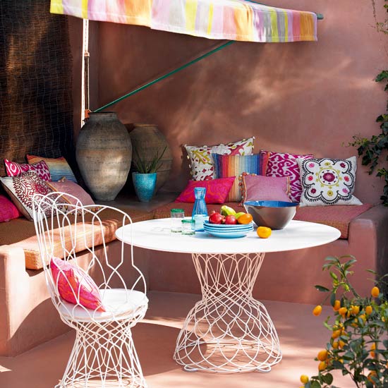 Garten Lounge zum relaxen marokko stil kissen muster urnen