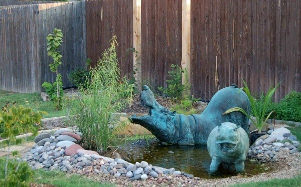 Gartenteich-Deko Ideen-Skulpturen aufstellen Wassergarten