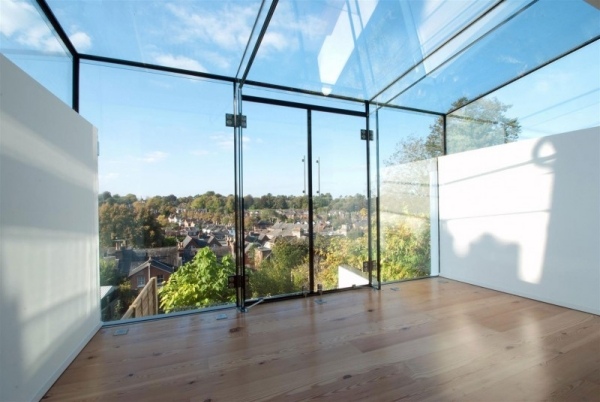 Glasdach Holzboden modernes Haus-England Balkon