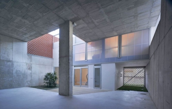 Haus aus beton-Offener Innenraum