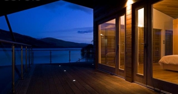 Holz Bootshaus Veranda-Boden Beleuchtung Holzverkleidung
