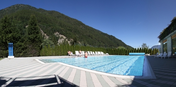 Italien Dolomiti Village-Resort Bungalows Außenpool 