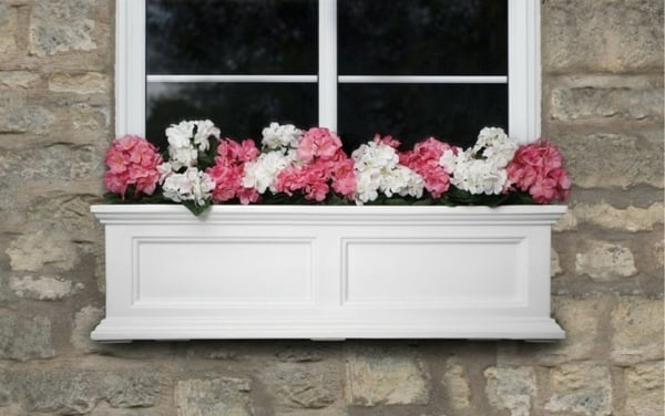 Kunststoff Blumenkasten rosa weiße Blumen