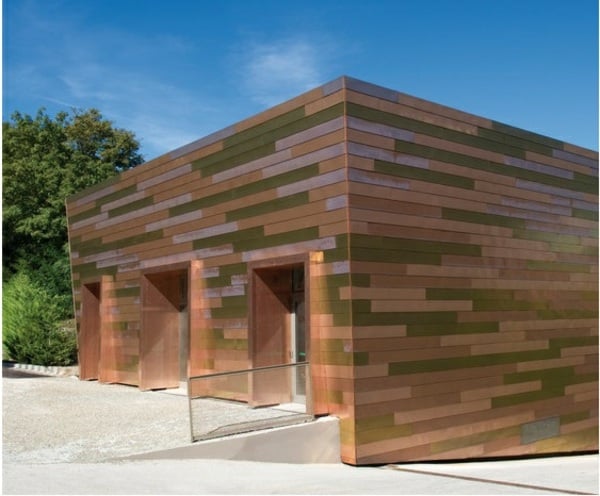 Kupferplatten Fassaden verkleiden einstöckiges Haus 
