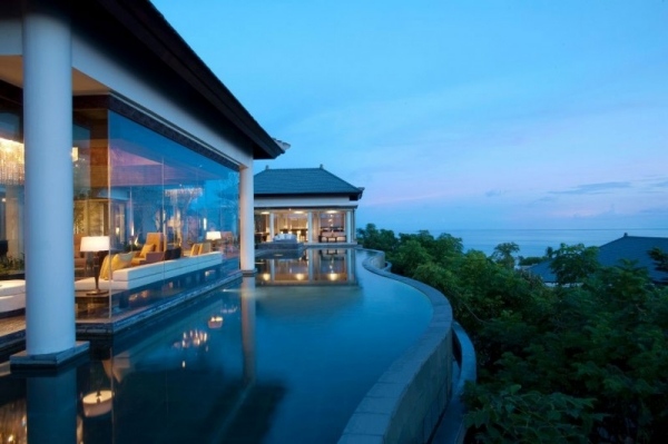 Luxus Resort auf Bali Banyan Tree Infinity-Pool