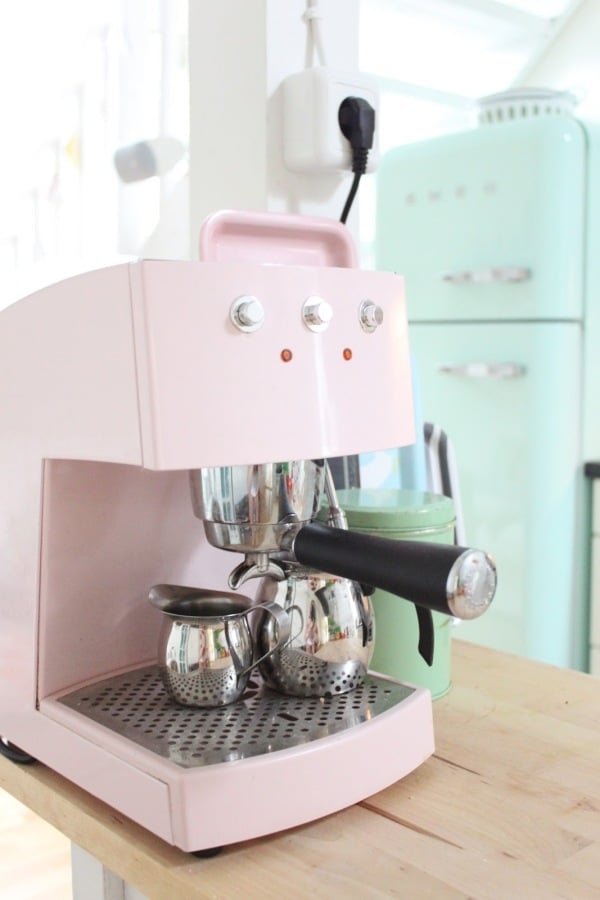 Mintgrün kühlschrank hell rosa kaffeemaschine