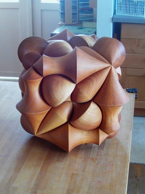 Moderne Kunst aus Kirtsch Holz-Drechselarbeit