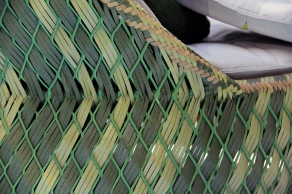Rattan Möbel Stuhl Detail grüne Elemente
