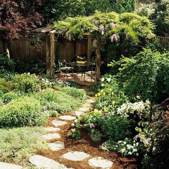 Sichtschutz Garten holz pergola kletterpflanzen abdeckung