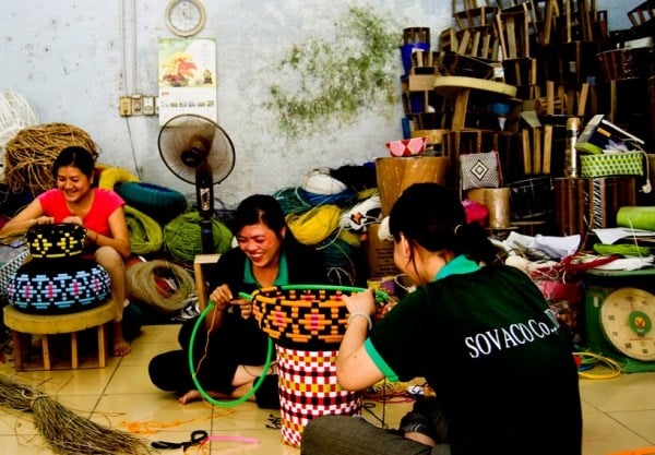 Traditionelle Handwerkskunst Vietnam-Möbelherstellen