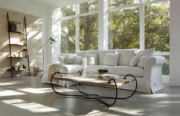 Wohnzimmer Wohnideen weißer Sofa Tisch Landhausstil Einrichtung