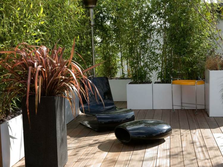 balkon sichtschutz bambus idee pflanzkuebel holz fussboden