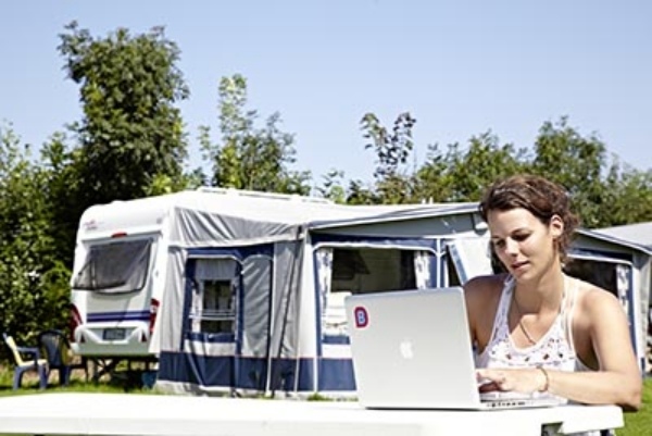 campingurlaub mit wohnwagen top 10 accessoires wifi internet