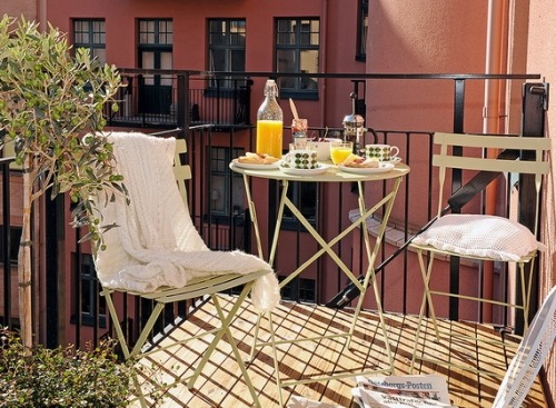 deko ideen für balkon terrasse frühstück im freien