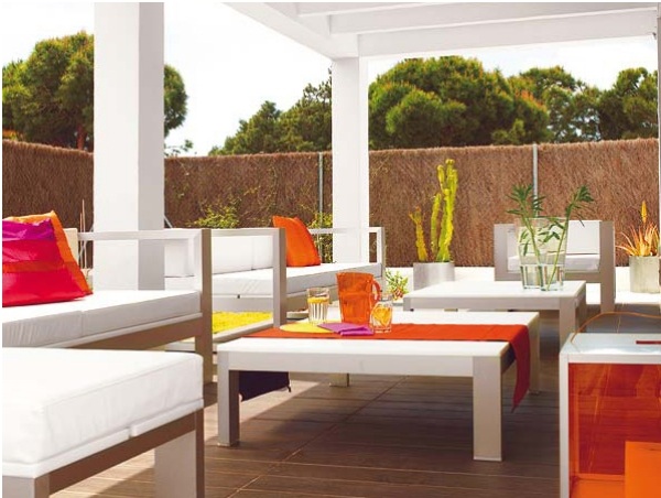 deko ideen für balkontisch die terrasse einrichten tischläufer orange