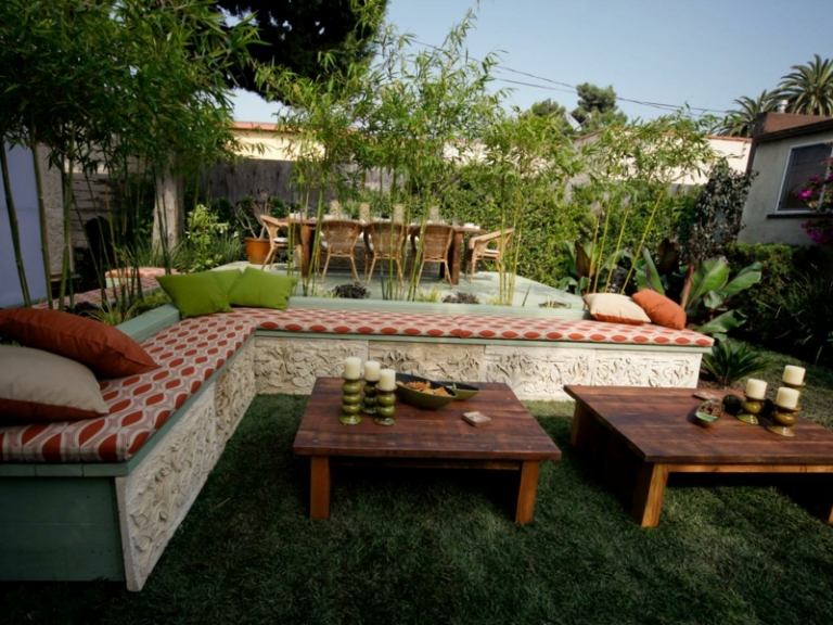 garten lounge zum relaxen mediterran design romantisch holz couchtisch bambus